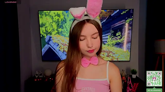 ElfredaTupy online show from 10.29.25