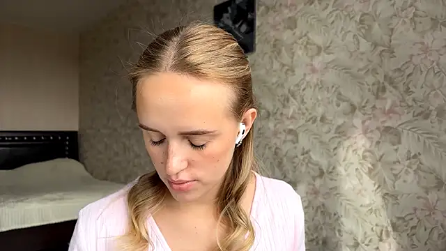 ElisabetLorney online show from 09.17.25