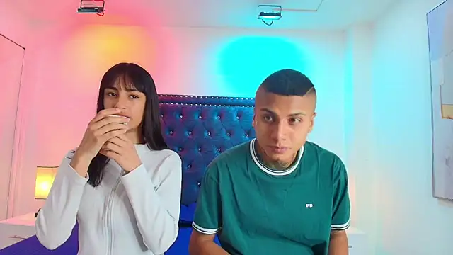 Snapshot of Damian_and_roxanne chatting on 10.12.25 Damian and roxanne online show from 10.12.25