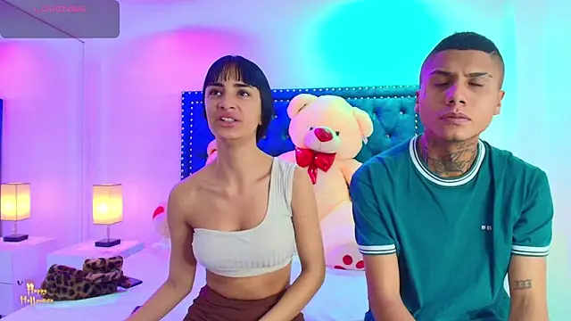 Snapshot of Damian_and_roxanne chatting on 10.22.25 Damian and roxanne online show from 10.22.25