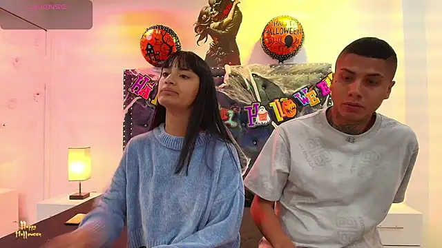 Snapshot of Damian_and_roxanne chatting on 10.29.25 Damian and roxanne online show from 10.29.25