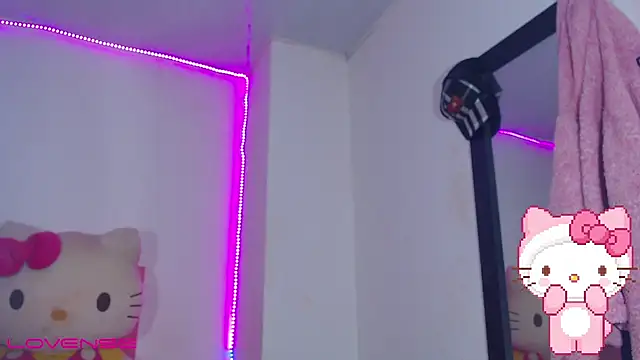 Snapshot of valentinat_fun chatting on 10.27.25 valentinat fun online show from 10.27.25