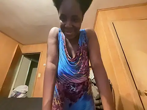 Snapshot of saltlightEmber chatting on 11.06.25 saltlightEmber online show from 11.06.25