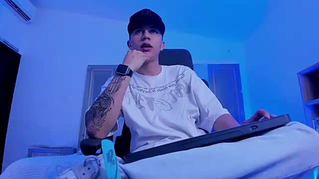 Snapshot of liaamsmiith_ chatting on 09.11.25 liaamsmiith online show from 09.11.25