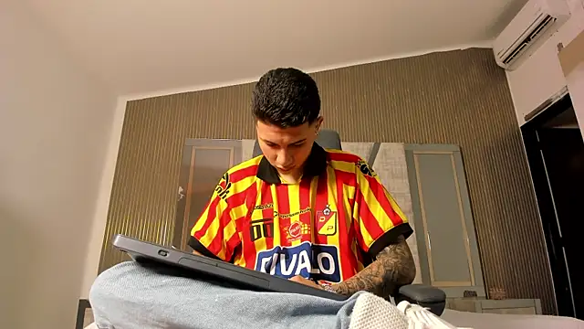 Snapshot of liaamsmiith_ chatting on 09.27.25 liaamsmiith online show from 09.27.25