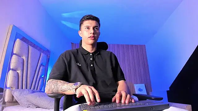 Snapshot of liaamsmiith_ chatting on 10.01.25 liaamsmiith online show from 10.01.25