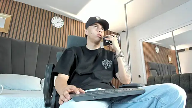 Snapshot of liaamsmiith_ chatting on 10.02.25 liaamsmiith online show from 10.02.25