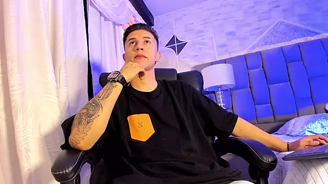 Snapshot of liaamsmiith_ chatting on 10.12.25 liaamsmiith online show from 10.12.25