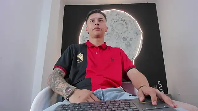 Snapshot of liaamsmiith_ chatting on 10.18.25 liaamsmiith online show from 10.18.25