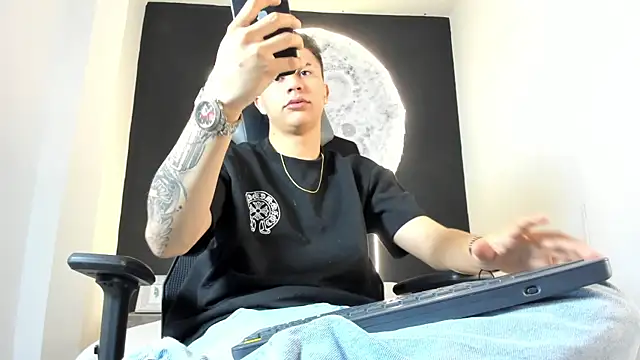 Snapshot of liaamsmiith_ chatting on 10.24.25 liaamsmiith online show from 10.24.25