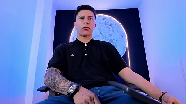 Snapshot of liaamsmiith_ chatting on 10.27.25 liaamsmiith online show from 10.27.25