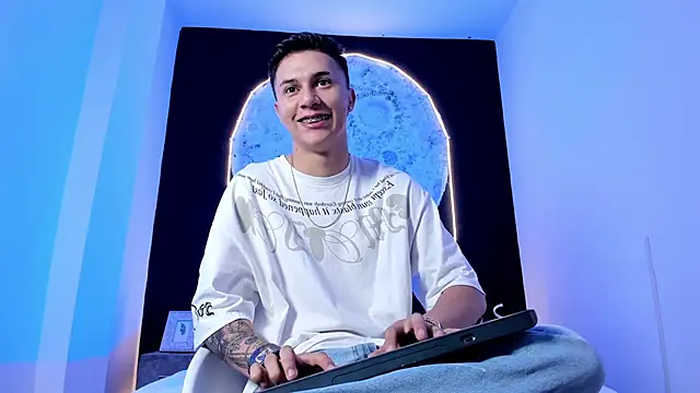 Snapshot of liaamsmiith_ chatting on 10.28.25 liaamsmiith online show from 10.28.25