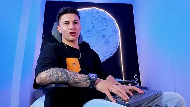 Snapshot of liaamsmiith_ chatting on 10.29.25 liaamsmiith online show from 10.29.25