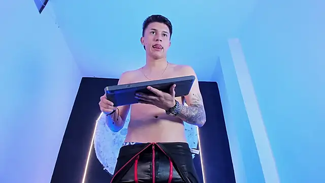 Snapshot of liaamsmiith_ chatting on 10.31.25 liaamsmiith online show from 10.31.25