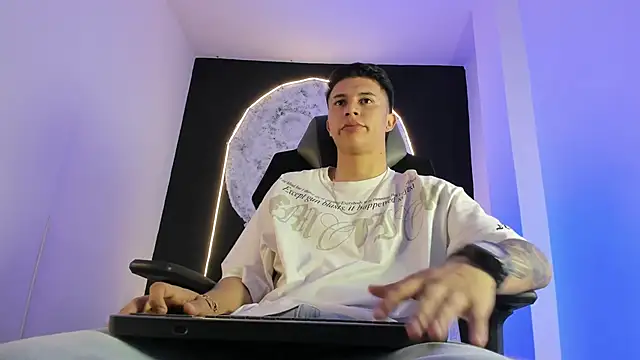 Snapshot of liaamsmiith_ chatting on 11.03.25 liaamsmiith online show from 11.03.25