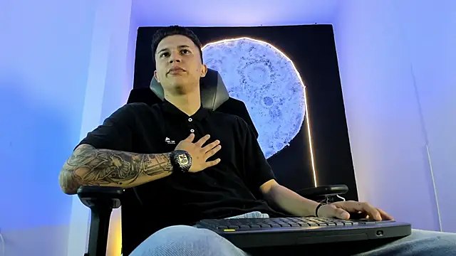 Snapshot of liaamsmiith_ chatting on 11.07.25 liaamsmiith online show from 11.07.25