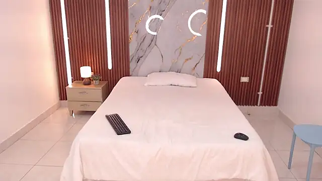 Snapshot of shena_nomy1 chatting on 10.16.25 shena nomy1 online show from 10.16.25