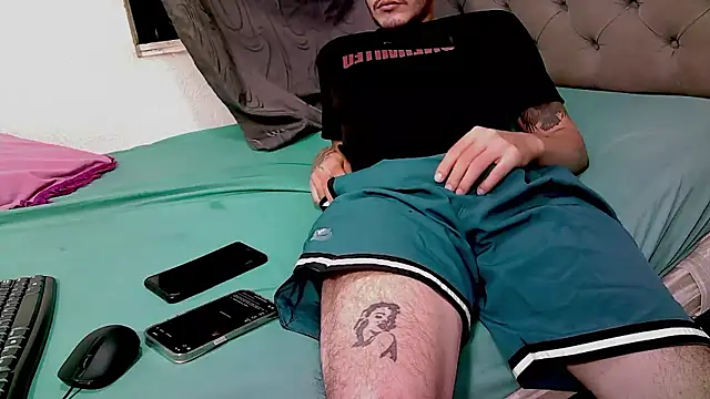 Snapshot of g0lden_boss chatting on 10.11.25 g0lden boss online show from 10.11.25