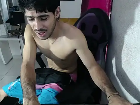 Snapshot of g0lden_boss chatting on 11.06.25 g0lden boss online show from 11.06.25