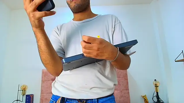 Snapshot of Ares_Alpha chatting on 10.15.25 Ares Alpha online show from 10.15.25