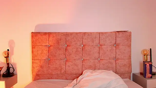 Snapshot of Ares_Alpha chatting on 10.24.25 Ares Alpha online show from 10.24.25