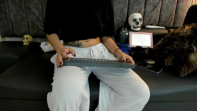 Rowan Mills online show from 09.17.25