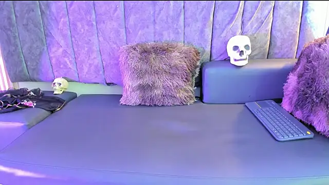 Snapshot of Rowan_Mills chatting on 09.30.25 Rowan Mills online show from 09.30.25