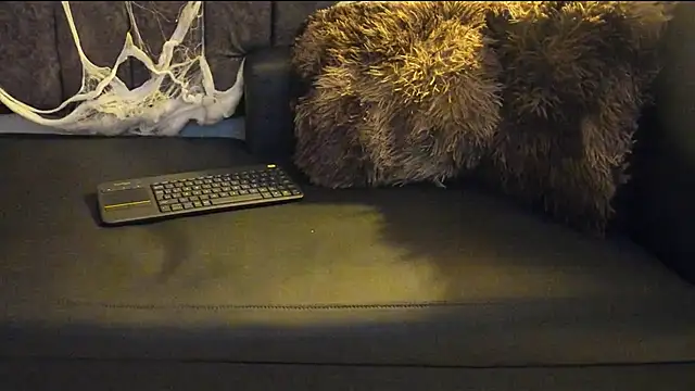 Snapshot of Rowan_Mills chatting on 10.31.25 Rowan Mills online show from 10.31.25