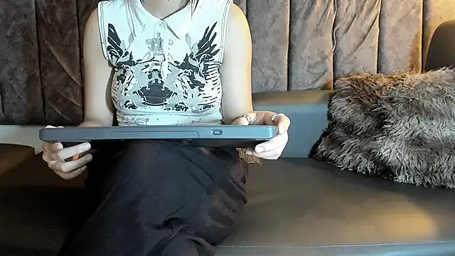 Snapshot of Rowan_Mills chatting on 11.07.25 Rowan Mills online show from 11.07.25