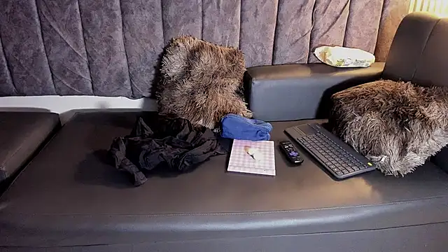 Snapshot of Rowan_Mills chatting on 11.08.25 Rowan Mills online show from 11.08.25