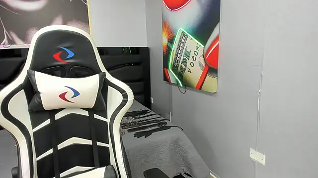 Snapshot of Sara_Bdsm_ chatting on 11.05.25 Sara Bdsm online show from 11.05.25