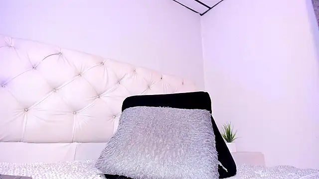 Snapshot of Niicolle_Evanss chatting on 11.09.25 Niicolle Evanss online show from 11.09.25