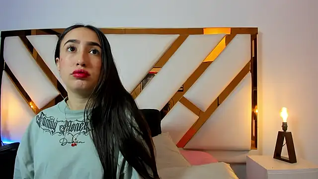 Niicolle Evanss online show from 03.22.26