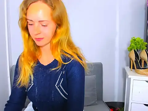 Snapshot of LyraHotty chatting on 10.24.25 LyraHotty online show from 10.24.25