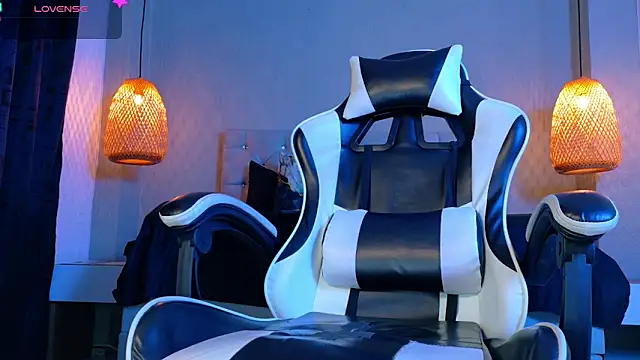 Thaiel Fosteer online show from 04.09.26