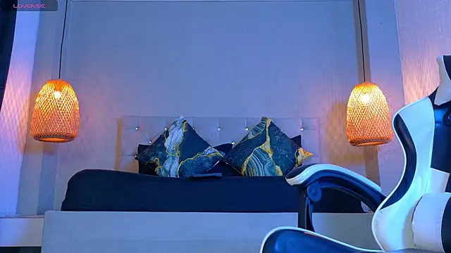 Thaiel Fosteer online show from 04.15.26