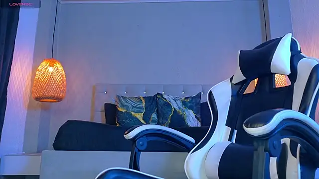 Thaiel Fosteer online show from 04.20.26