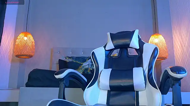 Thaiel Fosteer online show from 04.22.26