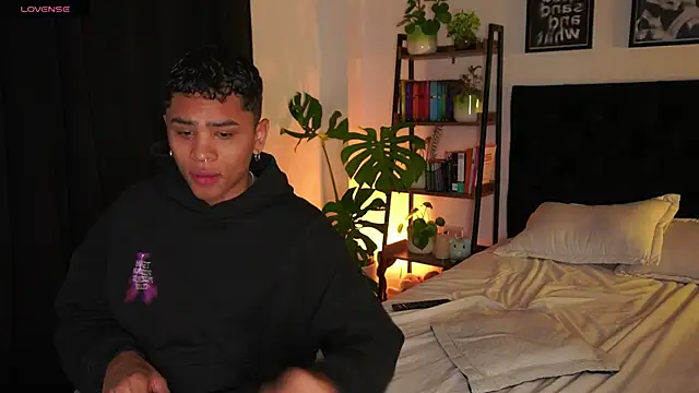 Snapshot of EROS_AND_ALAN chatting on 09.13.25 EROS AND ALAN online show from 09.13.25