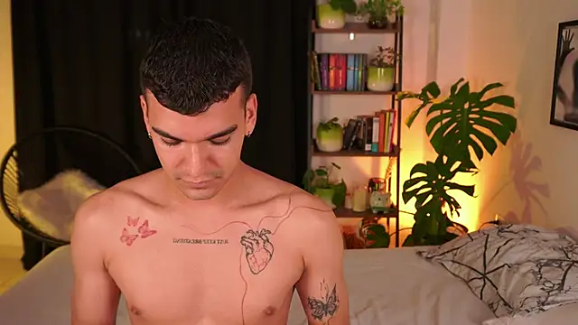 Snapshot of EROS_AND_ALAN chatting on 10.01.25 EROS AND ALAN online show from 10.01.25