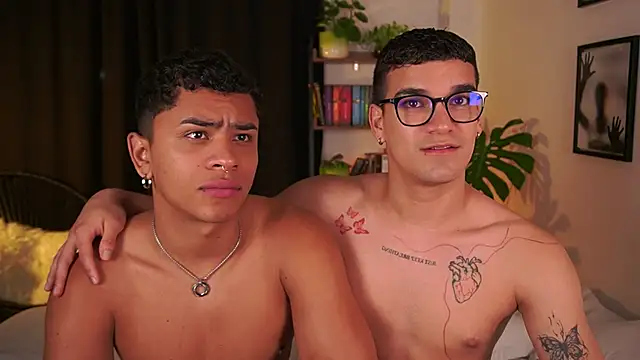 Snapshot of EROS_AND_ALAN chatting on 10.04.25 EROS AND ALAN online show from 10.04.25