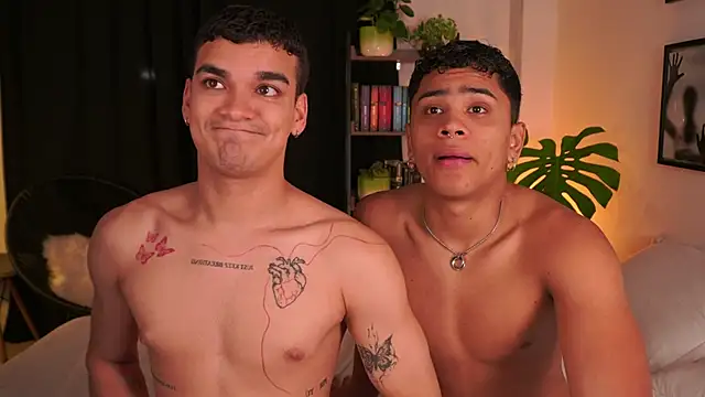 Snapshot of EROS_AND_ALAN chatting on 10.05.25 EROS AND ALAN online show from 10.05.25