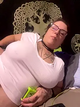 Snapshot of Harleesinn chatting on 09.14.25 Harleesinn online show from 09.14.25