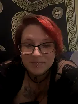 Snapshot of Harleesinn chatting on 09.16.25 Harleesinn online show from 09.16.25