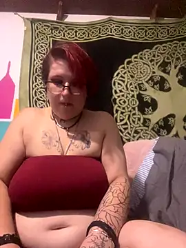 Snapshot of Harleesinn chatting on 09.17.25 Harleesinn online show from 09.17.25