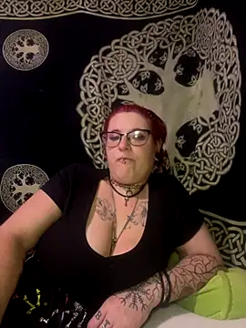 Snapshot of Harleesinn chatting on 09.21.25 Harleesinn online show from 09.21.25