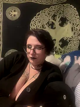 Snapshot of Harleesinn chatting on 10.07.25 Harleesinn online show from 10.07.25