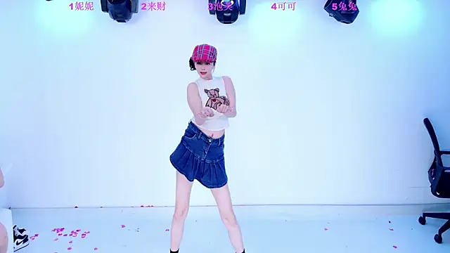 Snapshot of XingKong107 chatting on 10.27.25 XingKong107 online show from 10.27.25