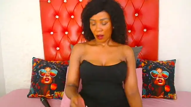 GaggingQueen32 online show from 11.26.25