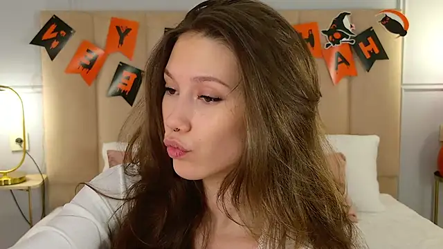 Snapshot of MaryNixon_ chatting on 10.24.25 MaryNixon online show from 10.24.25